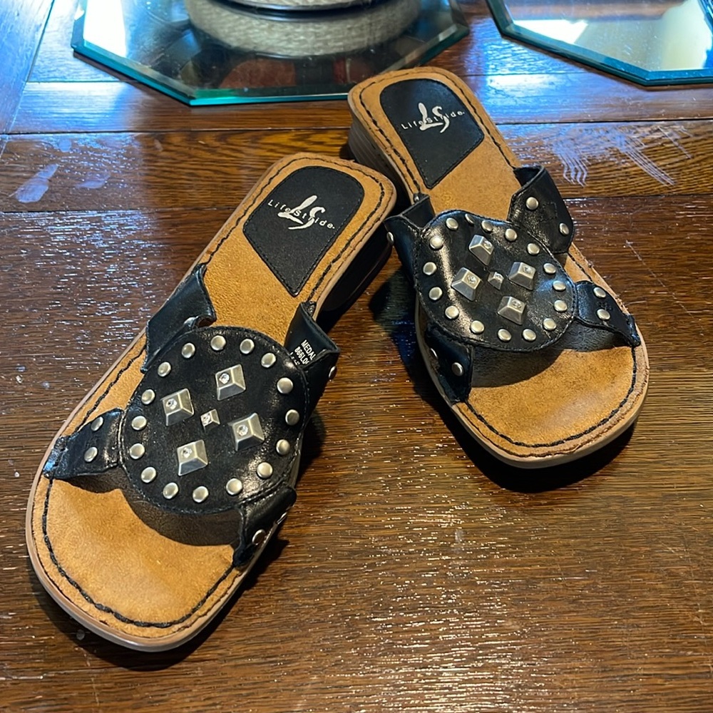 LIFESTRIDE  MEDALLION BLACK/BROWN/SILVER 7M never worn.